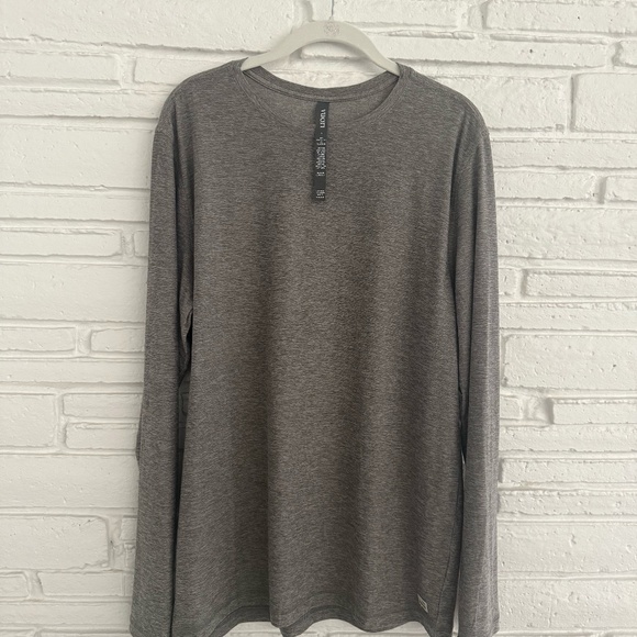 Vouri Tops - NWOT VUORI Women’s Long Sleeve T-Shirt Size Large